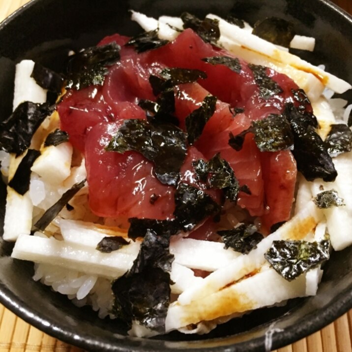 紅白！カツオと短冊とろろ丼